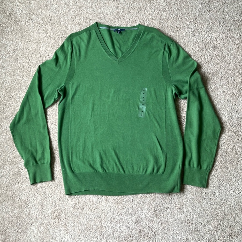GAP Men’s V-Neck Sweater